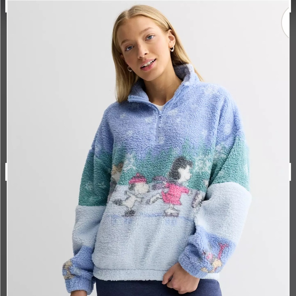 Juniors Peanuts 1/4 zip pullover
Size Large